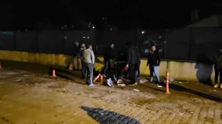 Aracın çarptığı mopeddeki anne ve kızı yaralandı