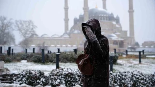 Balkanlardan gelen soğuk hava Edirne'yi beyaza bürüdü