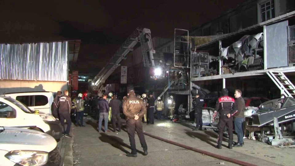 Başakşehir Atatürk Oto Sanayi Sitesi'nde yangın: 1 ölü