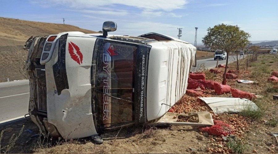 Başkent'te minibüs devrildi
