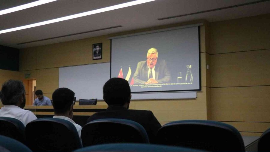 'Batı, Rusya karşıtlığında çok ileri gidiyor'