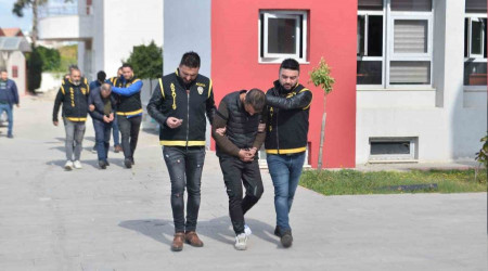 Bebek arabası çalan sevgililer tutuklandı