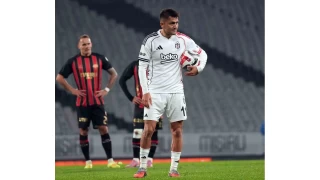 Beşiktaş'ta Cengiz Ünder penaltıyı kaçırdı