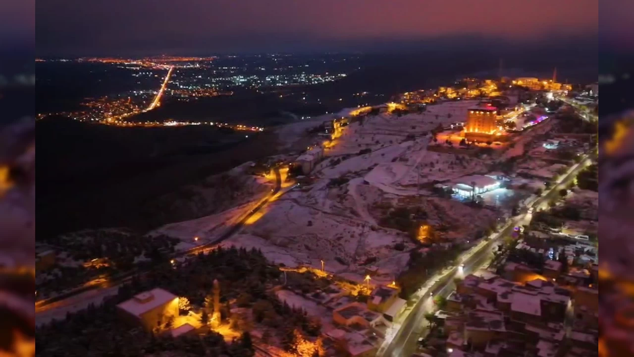Beyaza bürünen Mardin, gece havadan görüntülendi
