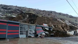 Bitlis'te heyelan: Dükkan toprak yığını altında kaldı