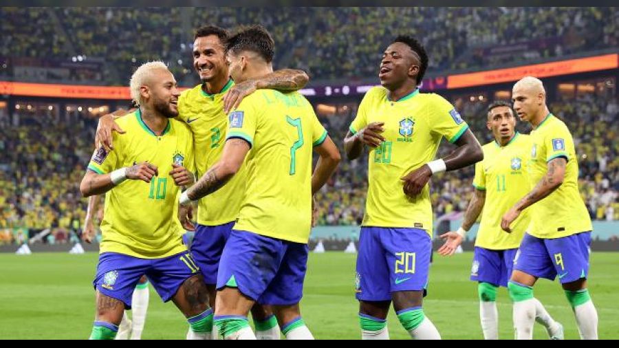 Brezilya samba yaparak çeyrek finalde