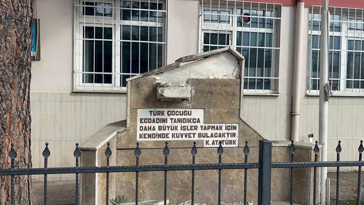 Bursa'da Atatürk büstünü çalındı