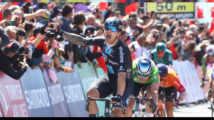 Çekişmeli etabı Welsford kazandı