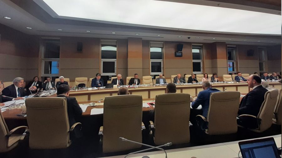 'Dezenformasyon yasası' teklifi komisyondan geçti