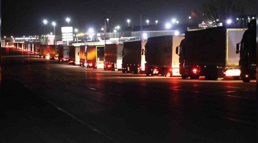 Edirne'de tır kuyruğunda iftar telaşı