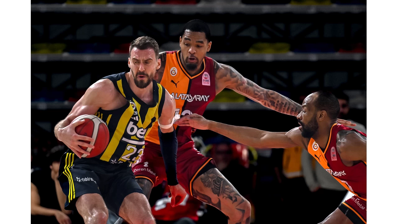 Fenerbahe kupada finalde: 89-74