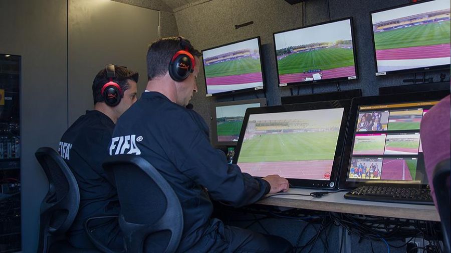 Fenerbahçe'yi savunan başkanı istifaya çağırdılar