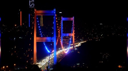 FSM Köprüsü Dünya Kanser Günü için ışıklandırıldı