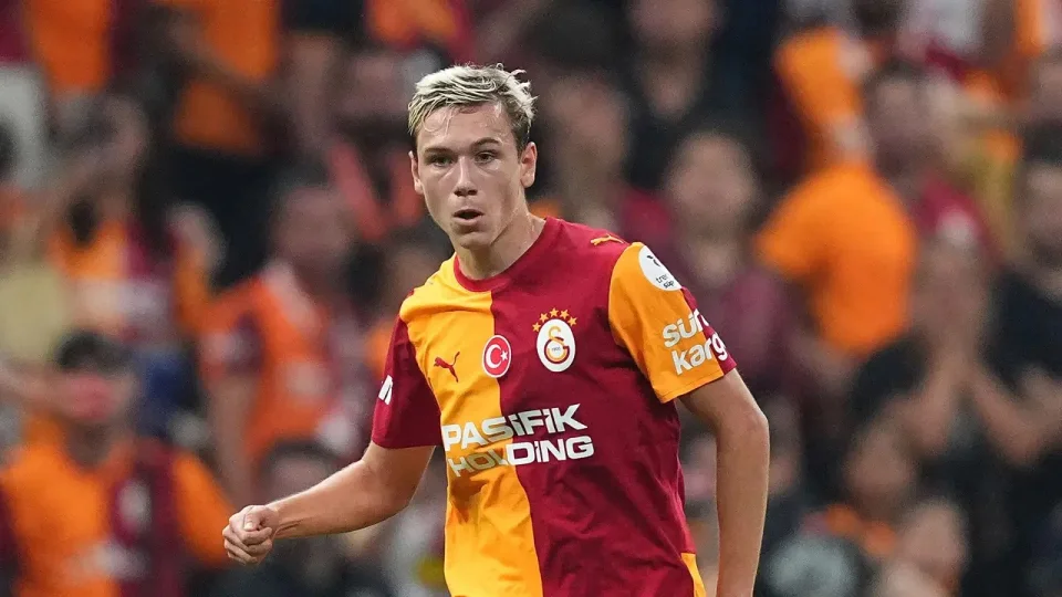 Galatasaray'ın yeni Mertens'ini Osimhen takdim etti