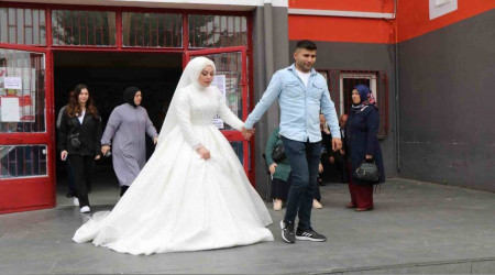 Gelinlikle oy kullandılar