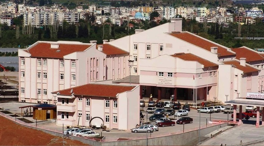 Hemşirelere 'Ben salağım' yazdıran başhekim görevden alındı