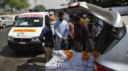 Hindistan'da günlük vaka ve ölüm sayısında yeni rekor