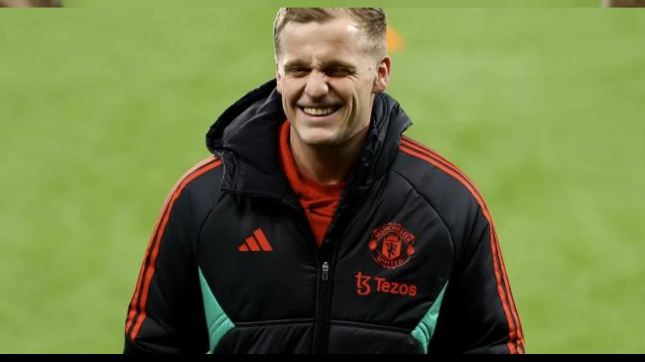 Hollandalı oyuncu, United'dan ayrıldı