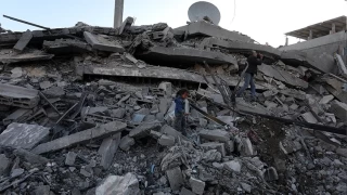 İsrail ordusu Han Yunus'ta onlarca evi kapsayan sivil yerleşim yerini havaya uçurdu