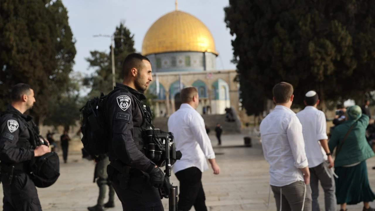 İsrailliler Mescid-i Aksa'ya yine baskın düzenledi