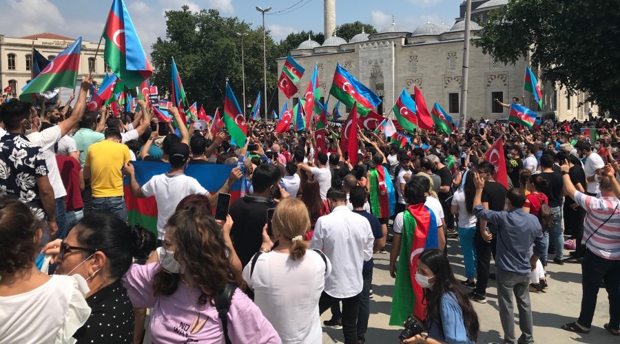 İstanbul'da Azerbaycan'a destek mitingi