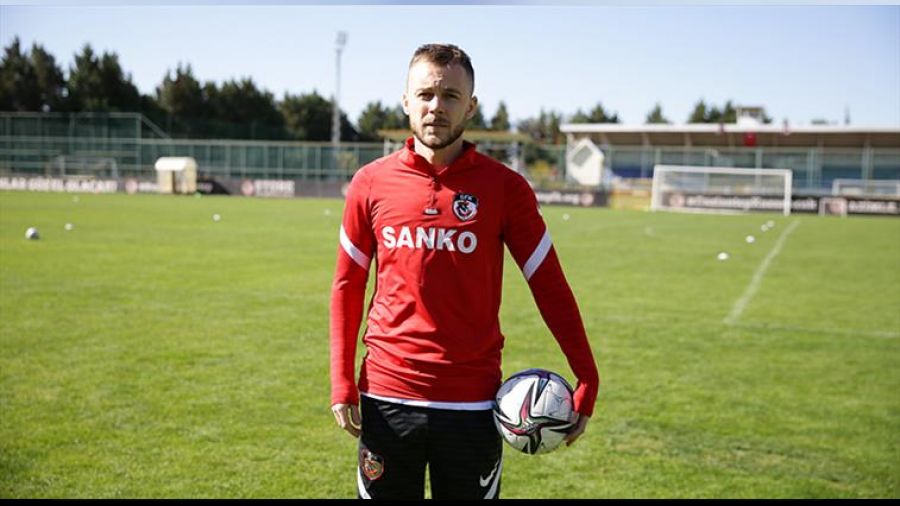 Josef de Souza gidiyor, Maxim geliyor