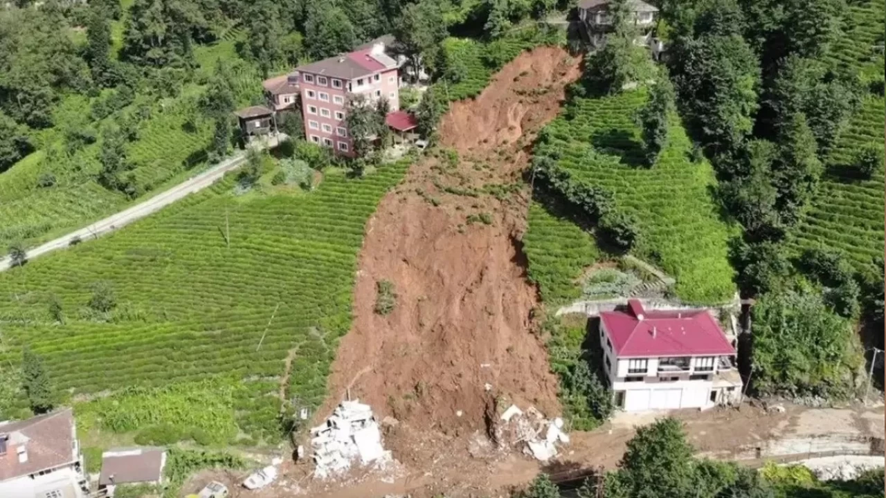 Karadeniz Blgesi'nde heyelan riski ok yksek