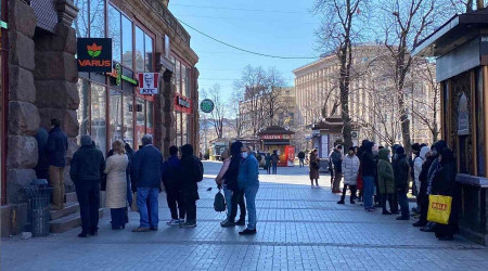 Kiev'de sokaa kma yasann ardndan halk marketlere akn etti