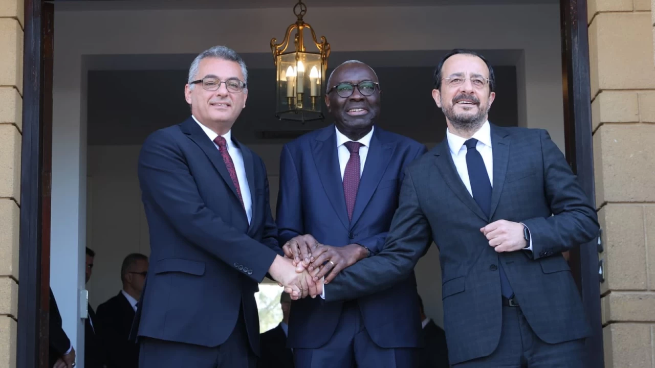 KKTC Cumhurbaşkanı Erhürman ile GKRY Lideri Hristodulidis ara bölgede görüştü