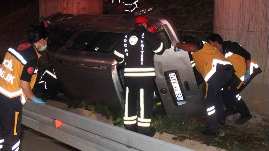 Kontolden çıkan araç viyadük ayağına çarptı: 1 ölü, 1 yaralı