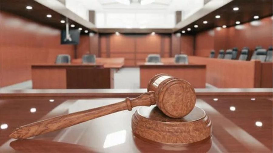 Küçük kızı darp eden 2 öğretmen hakim karşısında