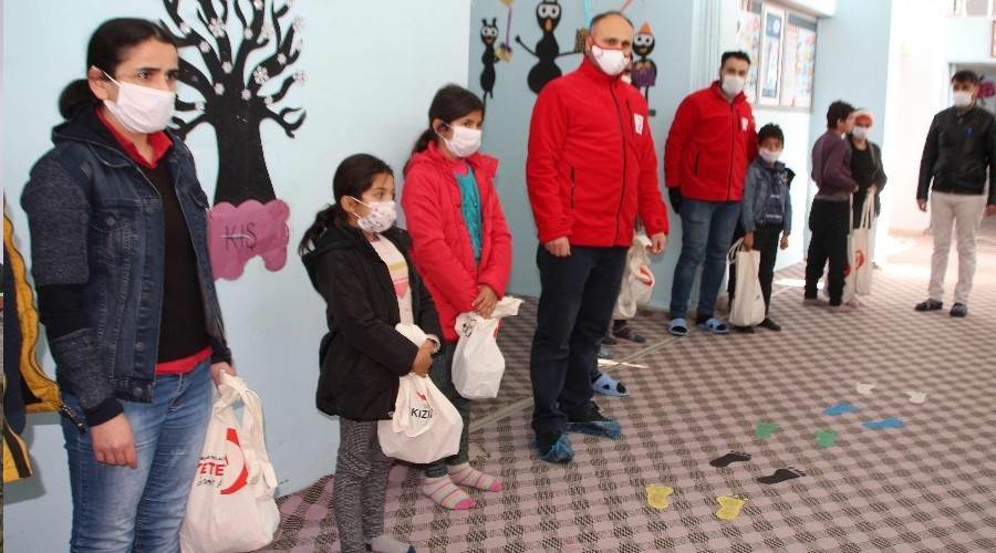 Maddi durumu iyi olmayan öğrenci ve ailelere yardım