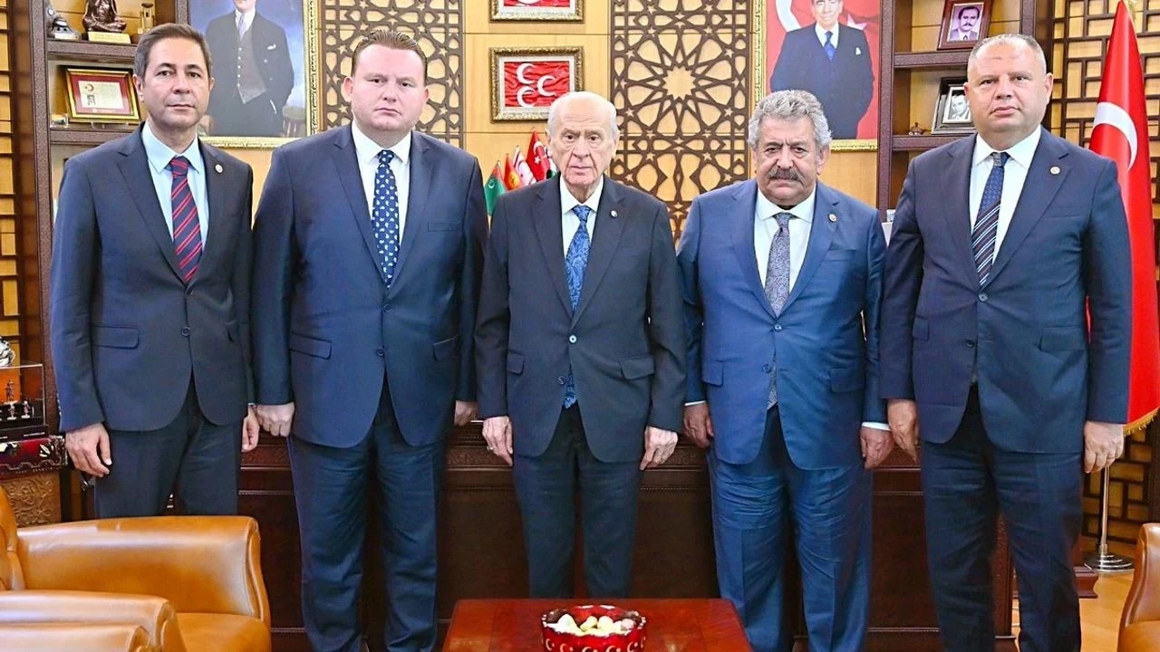 MHP "Terörsüz Türkiye" sürecine ilişkin komisyon raporunu TBMM Başkanlığı'na sundu