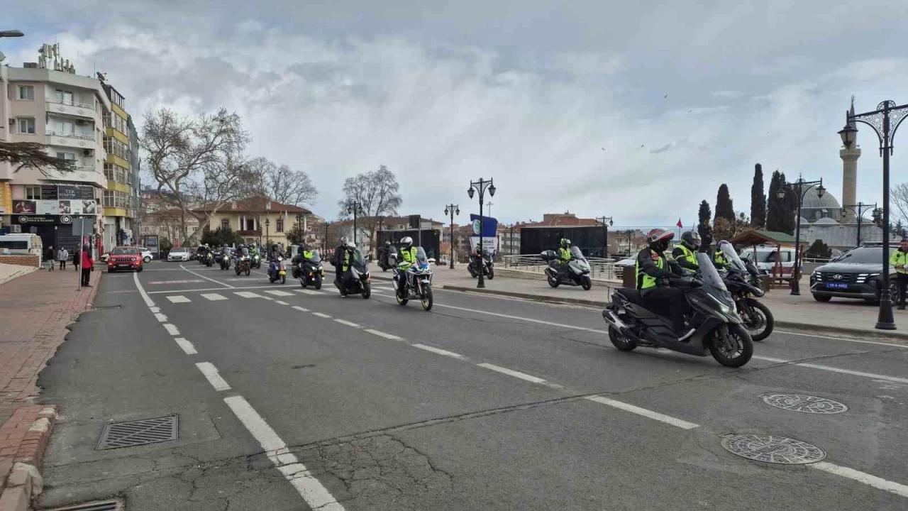 Motosikletlilerden 'katil bariyer' eylemi