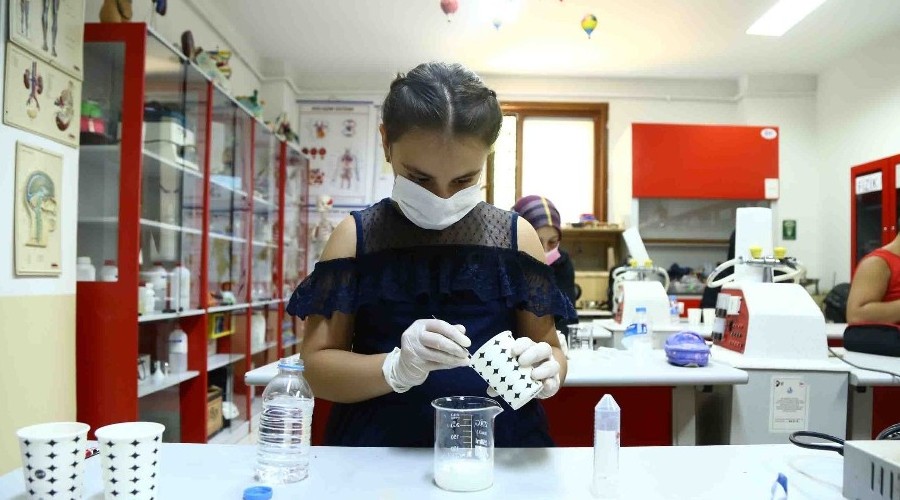 Muz ve patates kabuğundan plastik