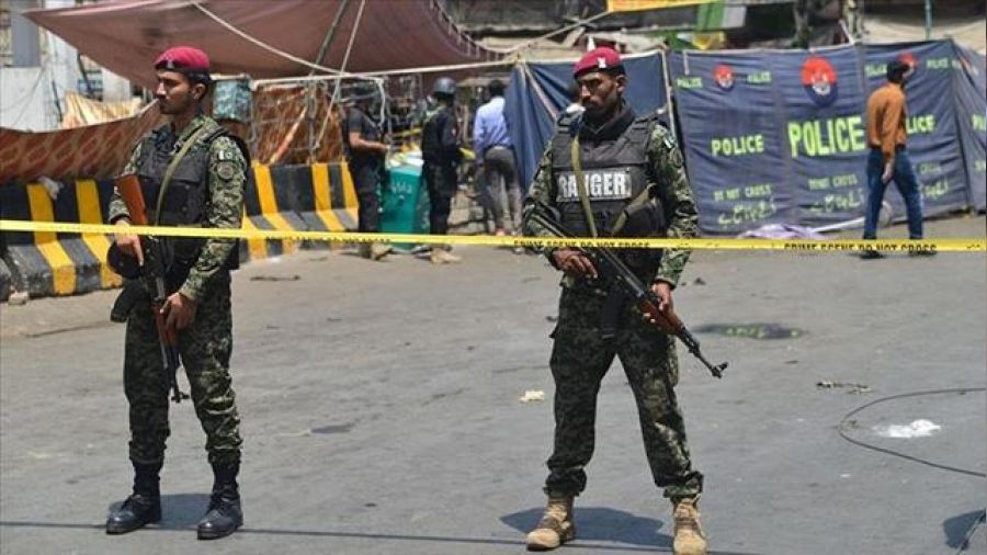 Pakistan'da militanlar polis merkezini ele geçirdi