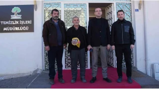 Para poşetini çöpe attı, çöp poşetiyle bankaya gitti