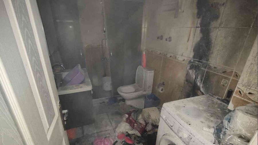 Saç kurutma makinesi evi yaktı