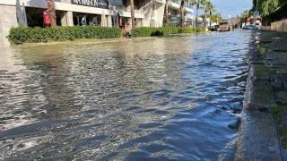Sağanak yağış Çeşme'de sele neden oldu