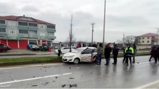 Sakarya'da tr ile src kursu arac arpt: 4 yaral