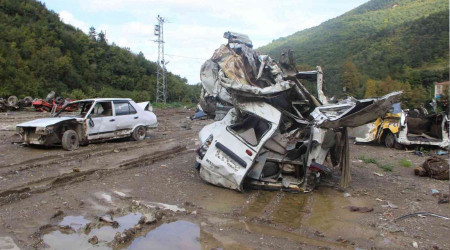 Selde hurdaya dönen araçlar, sahiplerine teslim edildi