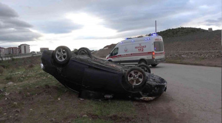 Takla atan otomobilde 3 yaralı