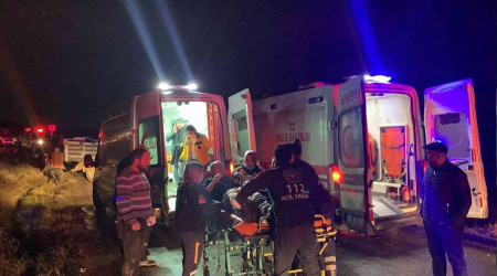 Tekirdağ'da işçi servisiyle kamyonet kafa kafaya çarpıştı: 1 ölü, 20 yaralı