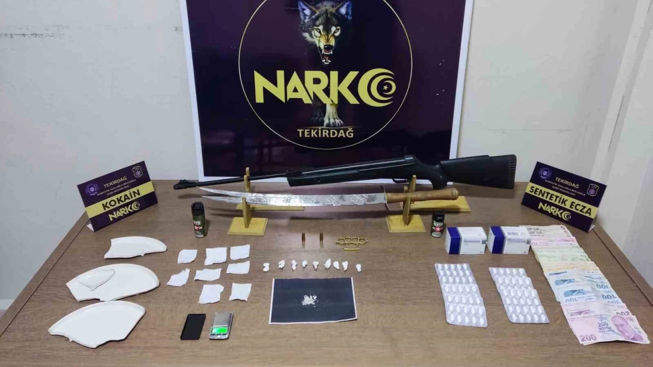 Tekirdağ'da kılıç, uyuşturucu ve silah ele geçirildi