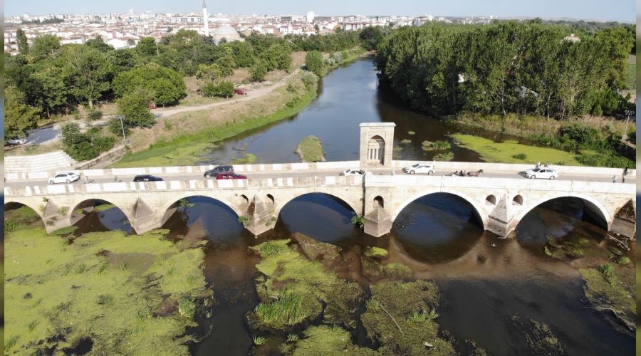 Tunca Nehri p ve yosunlarla kapland