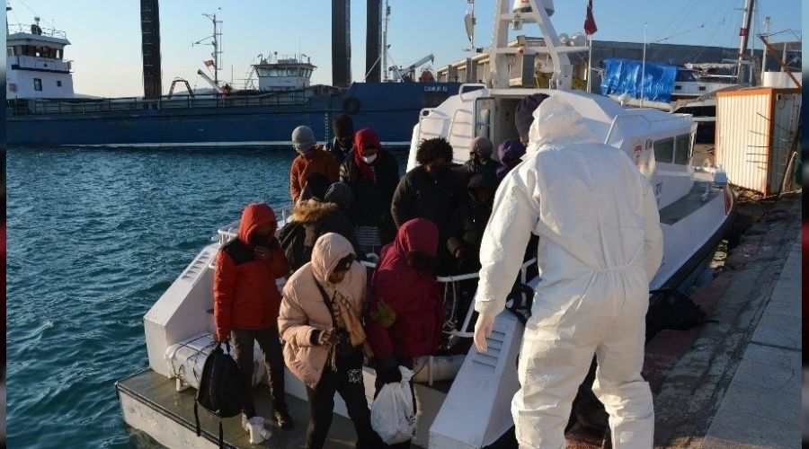 Türk karasularına itilen 36 göçmen kurtarıldı