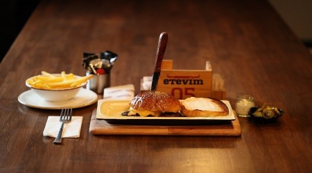 Türkiye'de bir ilk: 'Tereyağında Burger'