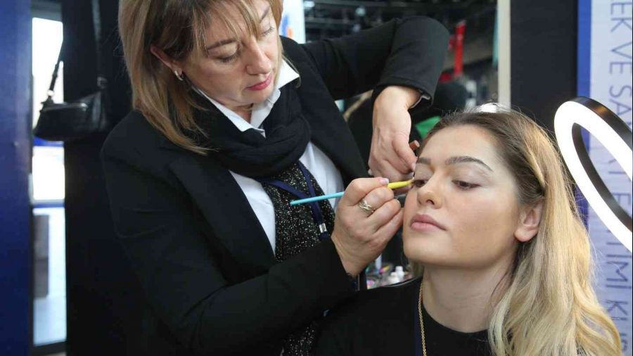 Usta kuaförler hünerlerini fuarda sergiledi