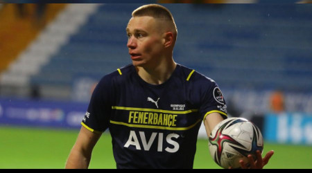 3 takım Szalai’nin peşinde