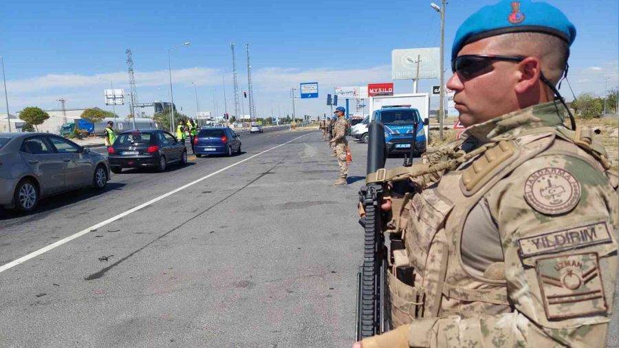 Aksaray'da jandarma komandolar yollarda